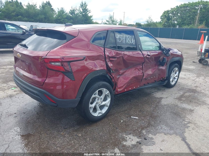 2024 Chevrolet Trax VIN KL77LFE27RC192545 IAAI salvage auction — RIGHT SIDE, Salvage Title, sold $3,300 on 2026-07-28 (photo 4)