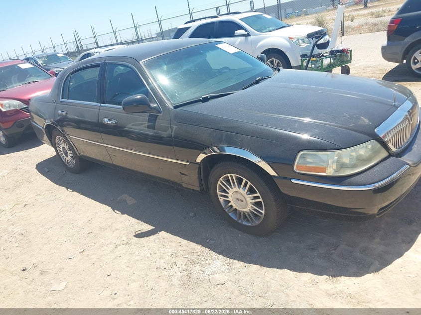 2009 Lincoln TOWN CAR VIN 2LNHM82V29X623600 IAAI salvage auction — NORMAL WEAR, Clear-Dealer Only (Arizona), sold $425 on 2026-07-09 (photo 1)