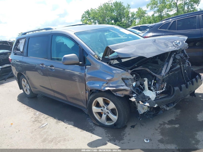 2017 Toyota Sienna VIN 5TDKZ3DC9HS852733 IAAI salvage auction — FRONT END, Salvage (Ohio), sold $825 on 2026-07-21 (photo 1)