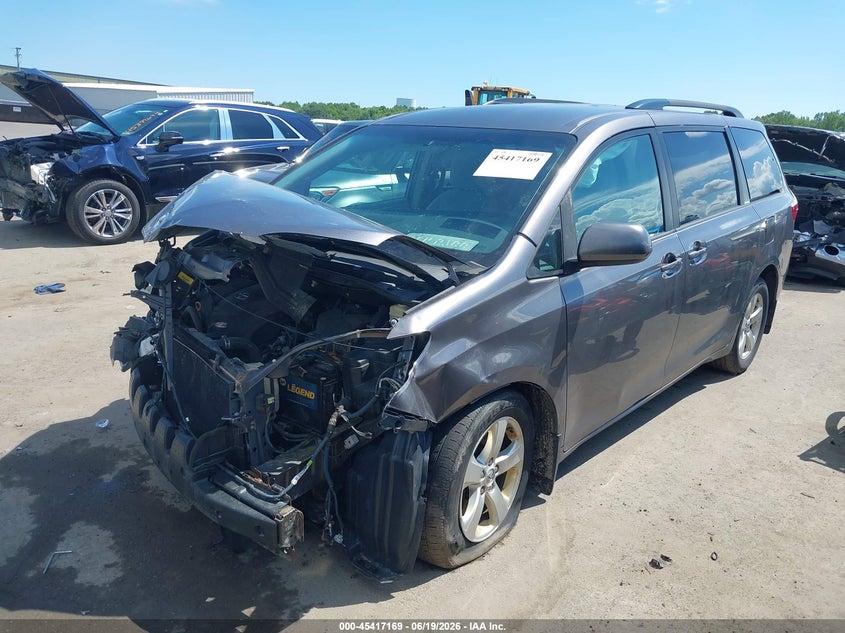 2017 Toyota Sienna VIN 5TDKZ3DC9HS852733 IAAI salvage auction — FRONT END, Salvage (Ohio), sold $825 on 2026-07-21 (photo 2)