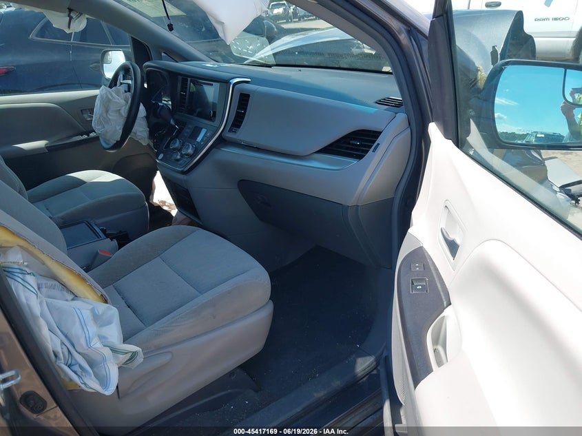 2017 Toyota Sienna VIN 5TDKZ3DC9HS852733 IAAI salvage auction — FRONT END, Salvage (Ohio), sold $825 on 2026-07-21 (photo 5)