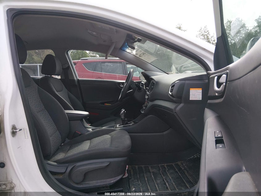 2017 Hyundai Ioniq hybrid VIN KMHC65LC4HU032013 IAAI salvage auction — NORMAL WEAR, Original (Vermont), sold $650 on 2026-07-29 (photo 5)