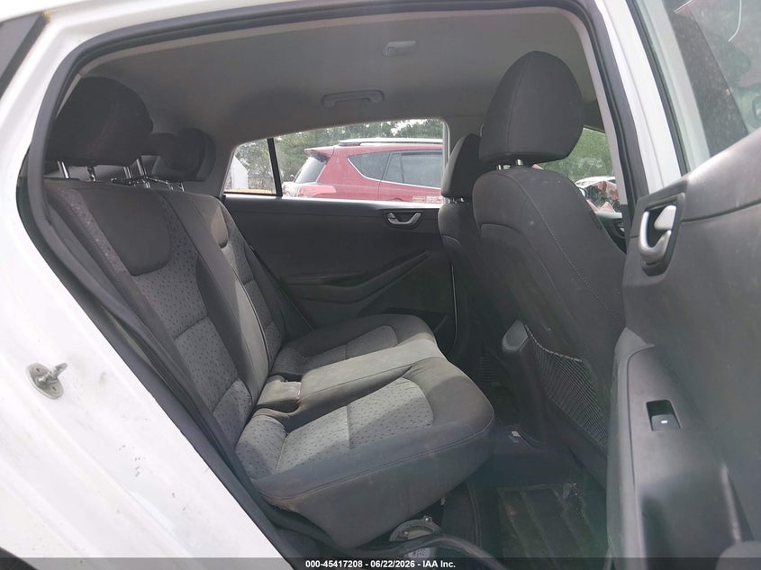 2017 Hyundai Ioniq hybrid VIN KMHC65LC4HU032013 IAAI salvage auction — NORMAL WEAR, Original (Vermont), sold $650 on 2026-07-29 (photo 8)