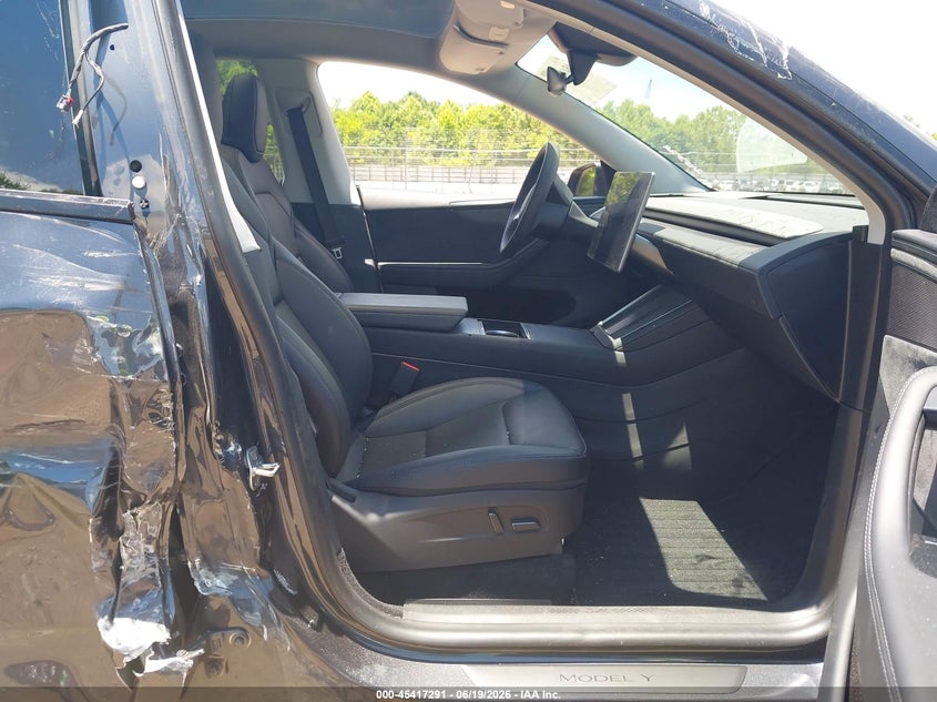 2026 Tesla Model y VIN 7SAYGDEE6TA475829 IAAI salvage auction — RIGHT SIDE, Salvage (Tennessee), sold $26,200 on 2026-07-15 (photo 5)