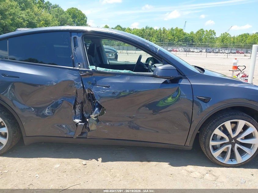 2026 Tesla Model y VIN 7SAYGDEE6TA475829 IAAI salvage auction — RIGHT SIDE, Salvage (Tennessee), sold $26,200 on 2026-07-15 (photo 6)
