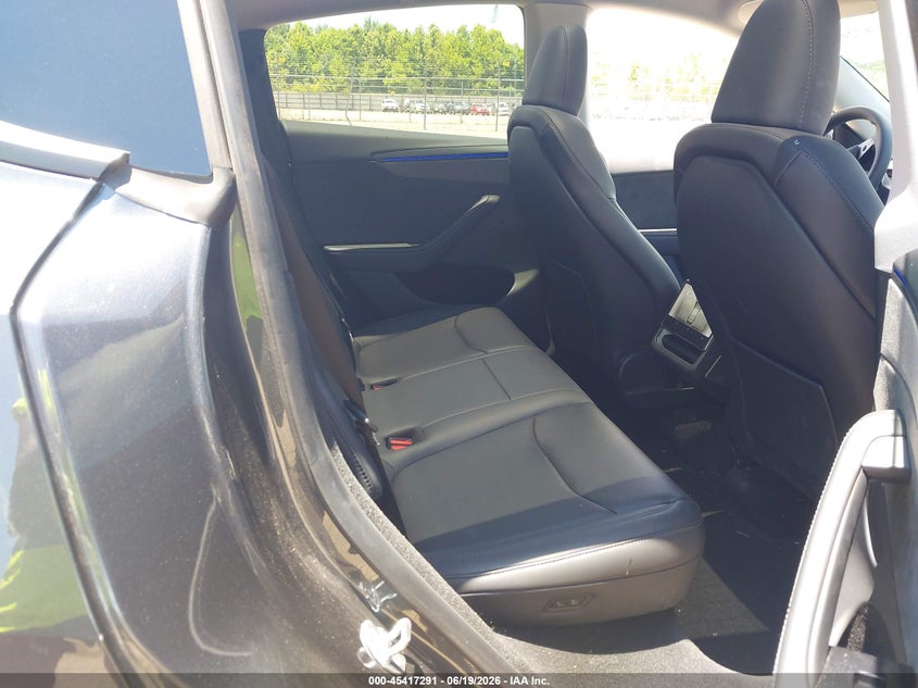 2026 Tesla Model y VIN 7SAYGDEE6TA475829 IAAI salvage auction — RIGHT SIDE, Salvage (Tennessee), sold $26,200 on 2026-07-15 (photo 8)