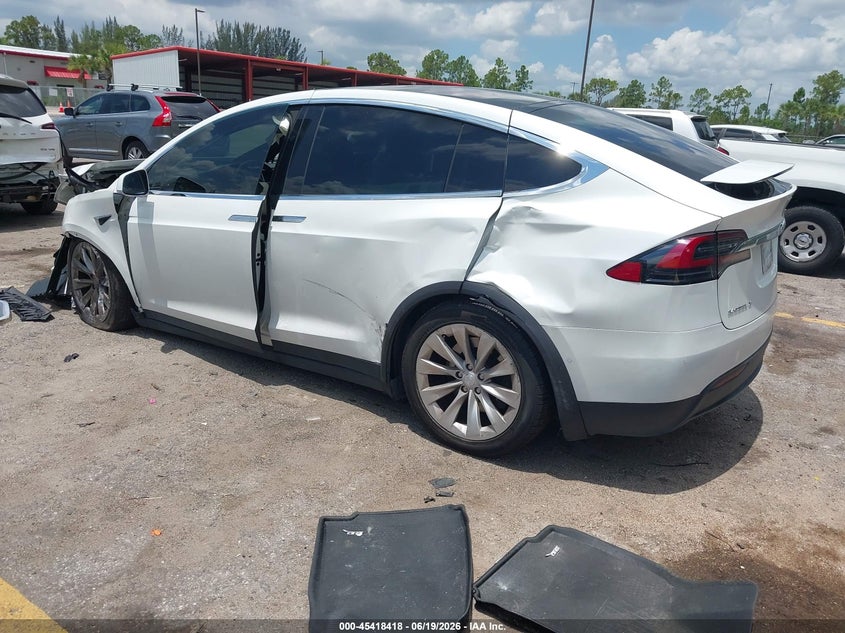 2017 Tesla Model x VIN 5YJXCDE22HF065727 IAAI salvage auction — FRONT END, Salvage Title, sold $3,950 on 2026-07-25 (photo 3)