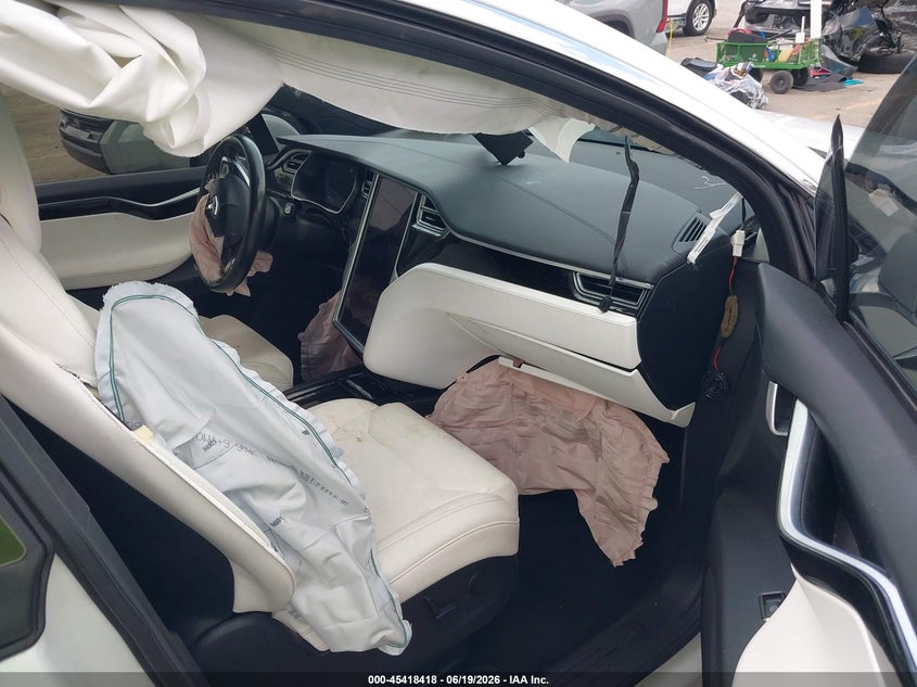 2017 Tesla Model x VIN 5YJXCDE22HF065727 IAAI salvage auction — FRONT END, Salvage Title, sold $3,950 on 2026-07-25 (photo 5)