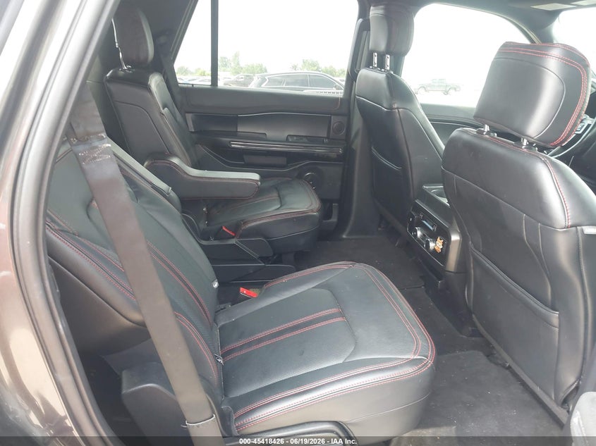 2019 Ford Expedition VIN 1FMJU1KT3KEA57347 IAAI salvage auction — RIGHT FRONT, Wait Title, sold $7,300 on 2026-08-23 (photo 8)