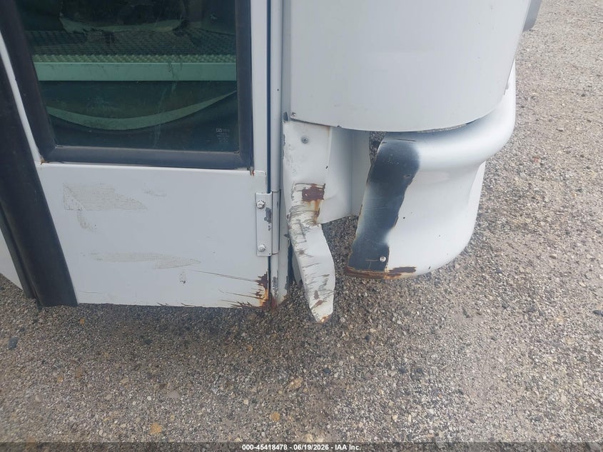 2013 Thomas Transit bus VIN 1T88S2E23D1155238 IAAI salvage auction — SIDE, Sf97 (Texas), sold $16,950 on 2026-08-04 (photo 6)