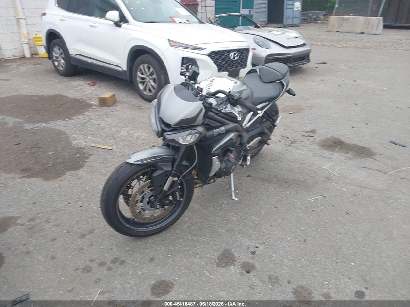2022 Triumph motorcycle Street VIN SMTA544D4NTAY3453 IAAI salvage auction — FRONT END, Mv-907A (New York), sold $2,225 on 2026-07-08 (photo 2)