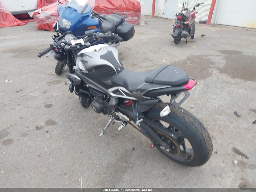 2022 Triumph motorcycle Street VIN SMTA544D4NTAY3453 IAAI salvage auction — FRONT END, Mv-907A (New York), sold $2,225 on 2026-07-08 (photo 3)