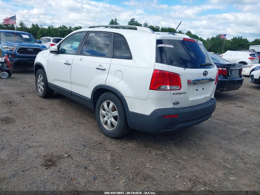 2011 Kia Sorento VIN 5XYKT4A14BG033921 IAAI salvage auction — NORMAL WEAR, Clear (Massachusetts), sold $725 on 2026-07-17 (photo 3)