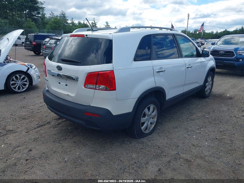 2011 Kia Sorento VIN 5XYKT4A14BG033921 IAAI salvage auction — NORMAL WEAR, Clear (Massachusetts), sold $725 on 2026-07-17 (photo 4)
