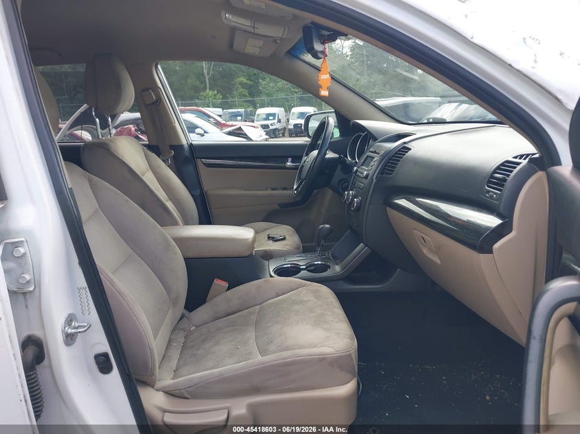 2011 Kia Sorento VIN 5XYKT4A14BG033921 IAAI salvage auction — NORMAL WEAR, Clear (Massachusetts), sold $725 on 2026-07-17 (photo 5)