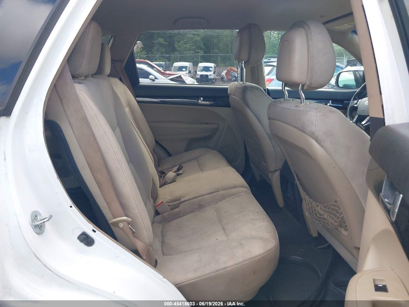 2011 Kia Sorento VIN 5XYKT4A14BG033921 IAAI salvage auction — NORMAL WEAR, Clear (Massachusetts), sold $725 on 2026-07-17 (photo 8)