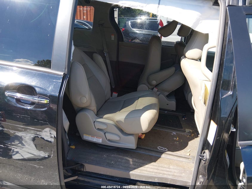 2017 Toyota Sienna VIN 5TDDZ3DC9HS152641 IAAI salvage auction — RIGHT FRONT, Salvage Title, sold $25 on 2026-07-23 (photo 8)
