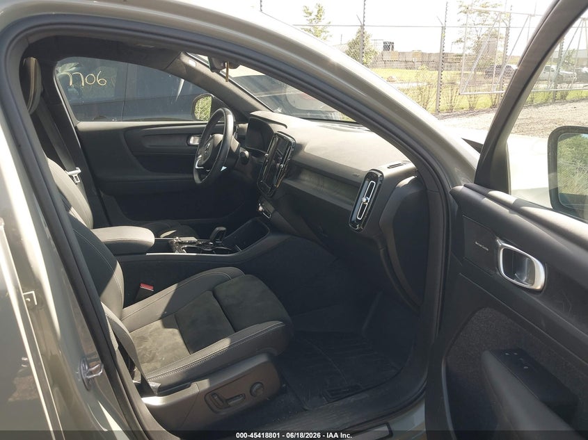 2023 Volvo C40 VIN YV4ED3GMXP2056740 IAAI salvage auction — RIGHT FRONT, Salvage (Illinois), sold $12,100 on 2026-07-23 (photo 5)