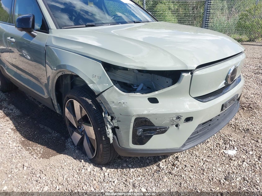 2023 Volvo C40 VIN YV4ED3GMXP2056740 IAAI salvage auction — RIGHT FRONT, Salvage (Illinois), sold $12,100 on 2026-07-23 (photo 6)
