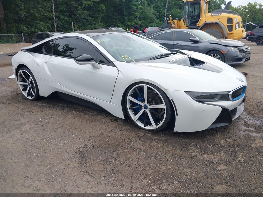2015 BMW I8 VIN WBY2Z2C5XFV674202 IAAI salvage auction — LEFT SIDE, Salvage Title, sold $11,900 on 2026-07-22 (photo 1)