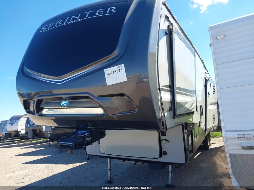 2020 Keystone Rv 3530fwden VIN 4YDF35322L1531367 IAAI salvage auction — SIDE, Regular (South Dakota), sold $175 on 2026-08-25 (photo 2)