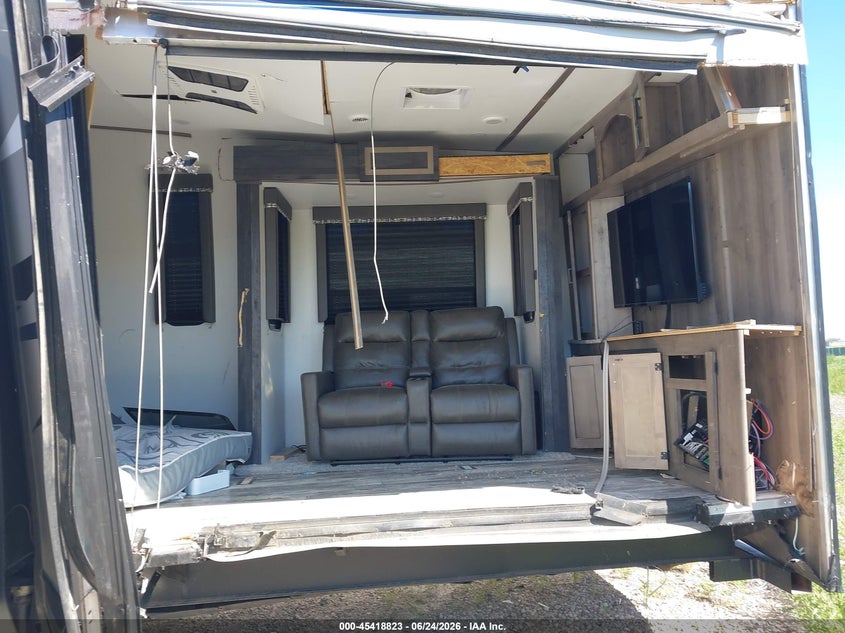 2020 Keystone Rv 3530fwden VIN 4YDF35322L1531367 IAAI salvage auction — SIDE, Regular (South Dakota), sold $175 on 2026-08-25 (photo 6)