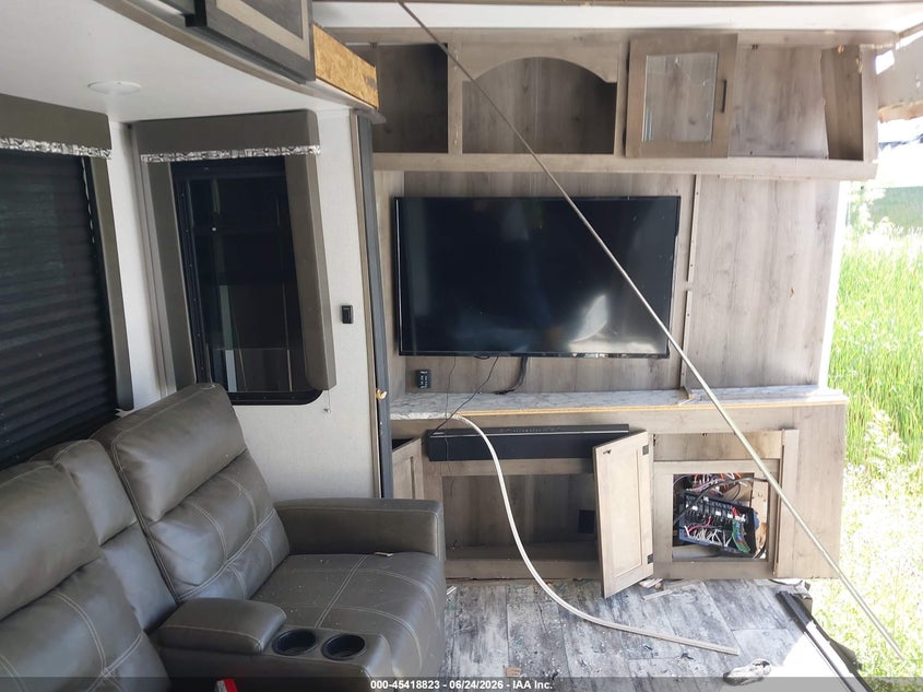 2020 Keystone Rv 3530fwden VIN 4YDF35322L1531367 IAAI salvage auction — SIDE, Regular (South Dakota), sold $175 on 2026-08-25 (photo 8)