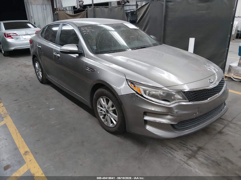 2018 Kia Optima VIN 5XXGT4L31JG212117 IAAI salvage auction — FRONT END, Salvage (Arizona), sold $2,350 on 2026-07-29 (photo 1)