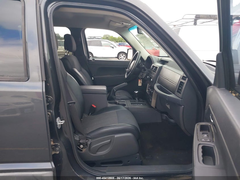 2011 Jeep Liberty VIN 1J4PN2GKXBW543157 IAAI salvage auction — FRONT END, Clear (Oregon), sold $825 on 2026-07-09 (photo 5)