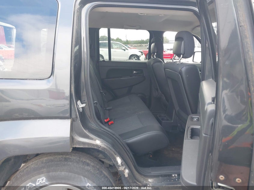2011 Jeep Liberty VIN 1J4PN2GKXBW543157 IAAI salvage auction — FRONT END, Clear (Oregon), sold $825 on 2026-07-09 (photo 8)