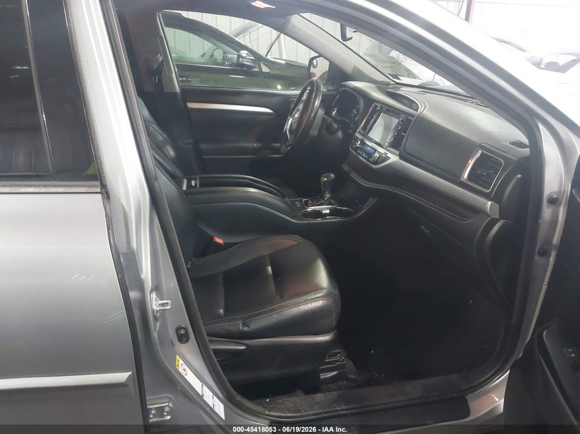 2015 Toyota Highlander VIN 5TDJKRFH5FS208011 IAAI salvage auction — FRONT END, Salvage (Virginia), sold $5,600 on 2026-07-30 (photo 5)