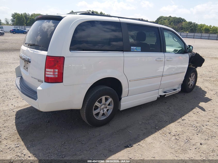 2010 Chrysler Town & country VIN 2A4RR5D17AR305560 IAAI salvage auction — FRONT END, Clear (Arkansas), sold $725 on 2026-07-26 (photo 4)