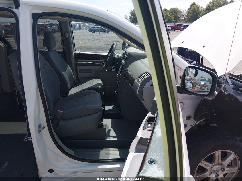 2010 Chrysler Town & country VIN 2A4RR5D17AR305560 IAAI salvage auction — FRONT END, Clear (Arkansas), sold $725 on 2026-07-26 (photo 5)