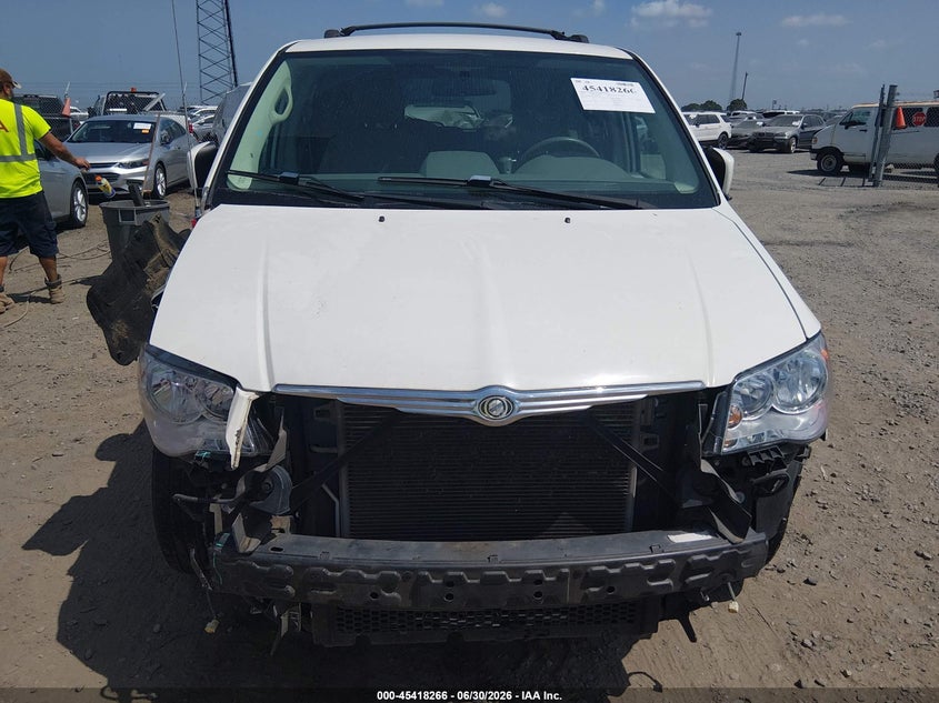 2010 Chrysler Town & country VIN 2A4RR5D17AR305560 IAAI salvage auction — FRONT END, Clear (Arkansas), sold $725 on 2026-07-26 (photo 6)