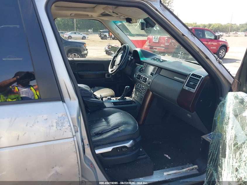 2007 Land rover RANGE ROVER VIN SALME15447A261469 IAAI salvage auction — SIDE, Salvage - Greater Than 75% (Maryland), sold $400 on 2026-07-15 (photo 5)