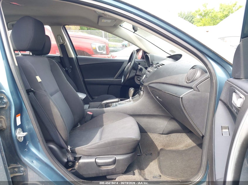 2010 Mazda 3 VIN JM1BL1SF2A1305759 IAAI salvage auction — NORMAL WEAR, Clear (Virginia), sold $300 on 2026-07-21 (photo 5)