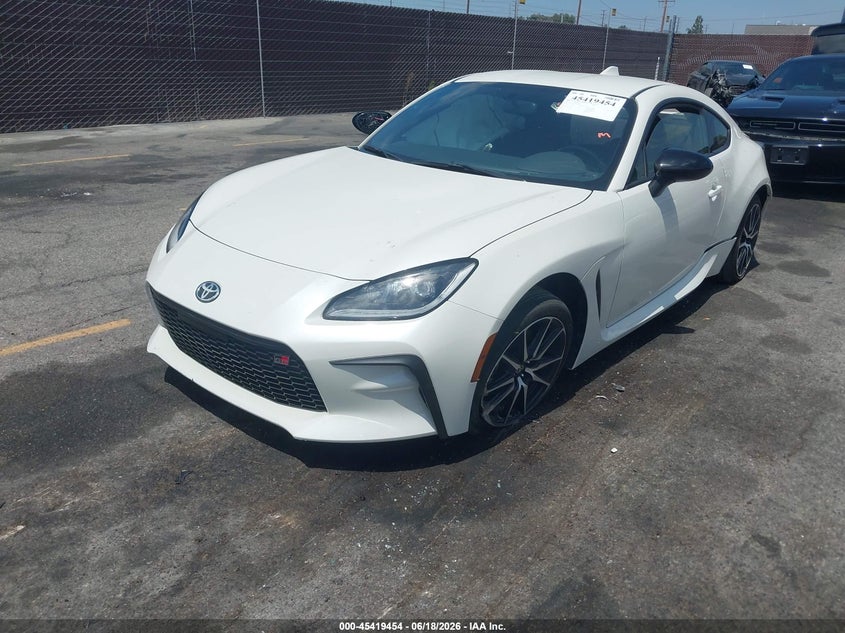 2025 Toyota Gr 86 VIN JF1ZNBB18S9758389 IAAI salvage auction — RIGHT SIDE, Salvage Title, sold $10,250 on 2026-08-17 (photo 2)