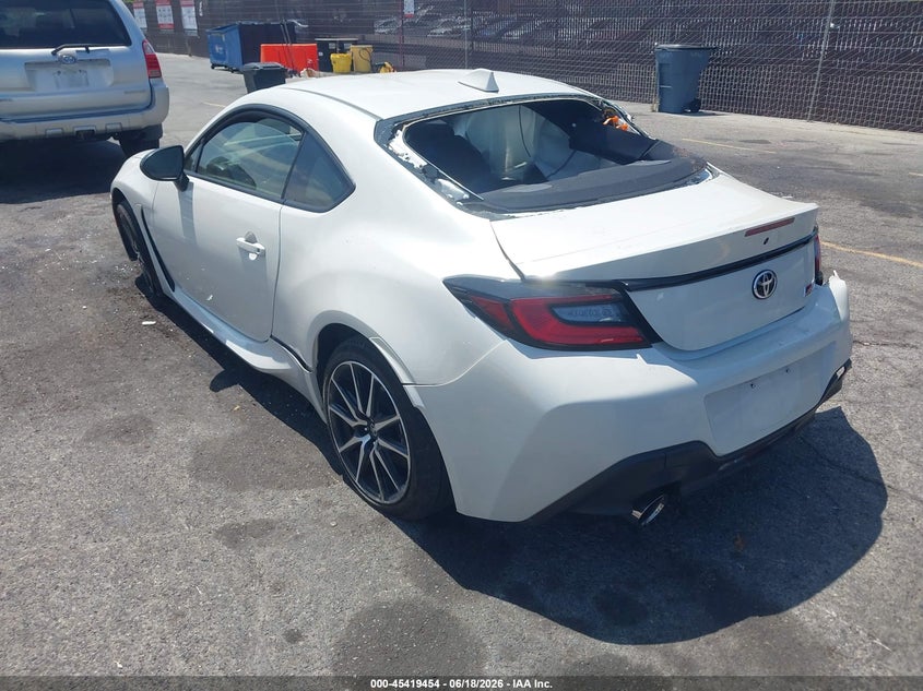 2025 Toyota Gr 86 VIN JF1ZNBB18S9758389 IAAI salvage auction — RIGHT SIDE, Salvage Title, sold $10,250 on 2026-08-17 (photo 3)
