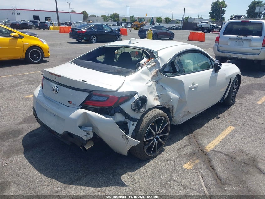 2025 Toyota Gr 86 VIN JF1ZNBB18S9758389 IAAI salvage auction — RIGHT SIDE, Salvage Title, sold $10,250 on 2026-08-17 (photo 4)