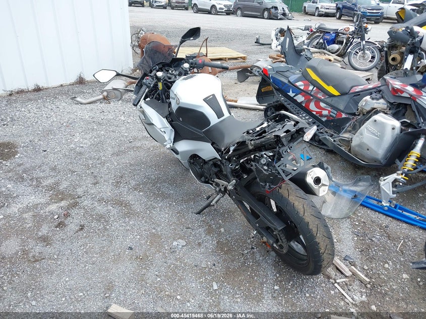 2024 Kawasaki Ninja VIN ML5EXGG13RDA18939 IAAI salvage auction — RIGHT SIDE, Mv-907A (New York), sold $800 on 2026-07-22 (photo 3)