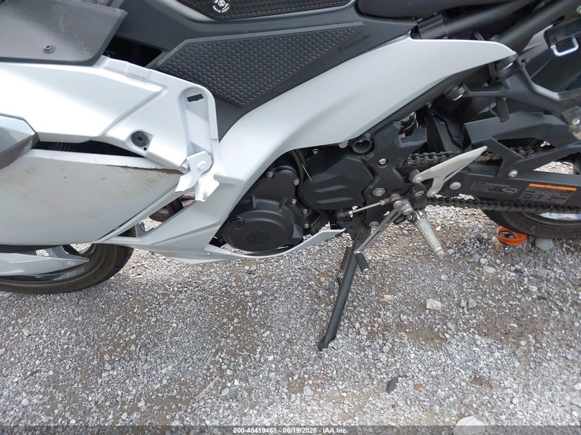 2024 Kawasaki Ninja VIN ML5EXGG13RDA18939 IAAI salvage auction — RIGHT SIDE, Mv-907A (New York), sold $800 on 2026-07-22 (photo 9)
