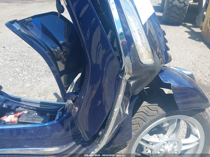2025 Vespa - VIN ZAPMD18G1S5101727 IAAI salvage auction — FRONT END, Mv-907A (New York), sold $1,075 on 2026-07-14 (photo 8)
