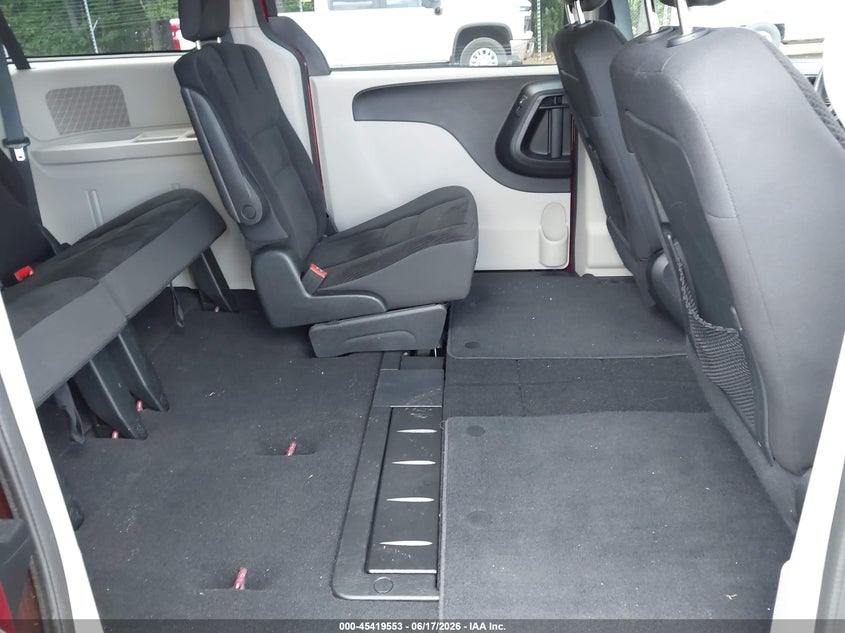 2018 Dodge Grand caravan VIN 2C4RDGBG5JR312952 IAAI salvage auction — NORMAL WEAR, SF97 (Virginia), sold $11,250 on 2026-07-22 (photo 8)