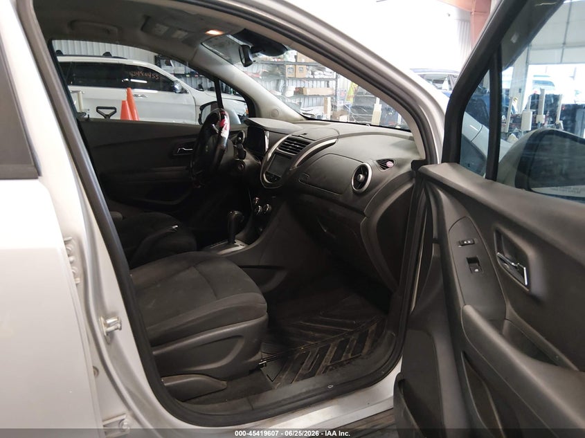 2016 Chevrolet Trax VIN 3GNCJNSB1GL263141 IAAI salvage auction — REAR END, Salvage Title, sold $600 on 2026-07-31 (photo 5)