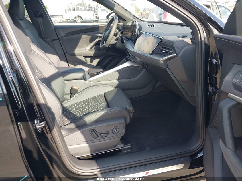 2026 Audi Sq5 VIN WA125AGU3T2013918 IAAI salvage auction — SIDE, Rebuildable (Florida), sold $34,250 on 2026-07-20 (photo 5)