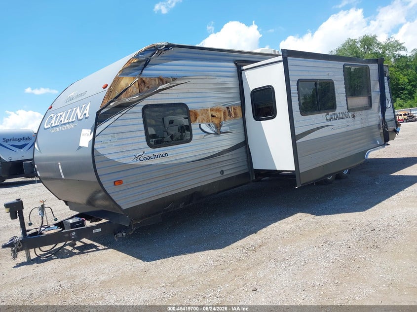 2018 Coachmen Catalina VIN 5ZT2CAZB0JT011086 IAAI salvage auction — STORM DAMAGE, Wait Title, sold $1,150 on 2026-09-16 (photo 2)