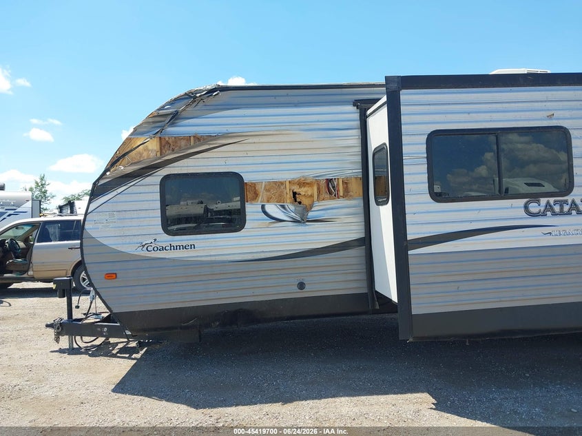 2018 Coachmen Catalina VIN 5ZT2CAZB0JT011086 IAAI salvage auction — STORM DAMAGE, Wait Title, sold $1,150 on 2026-09-16 (photo 6)