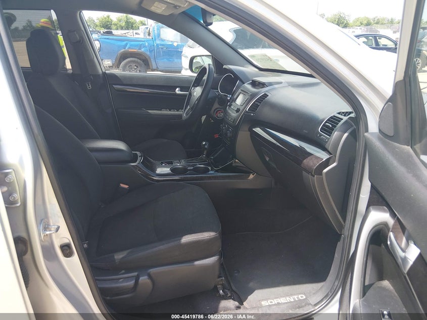2014 Kia Sorento VIN 5XYKT3A69EG523300 IAAI salvage auction — RIGHT SIDE, Original (Texas), sold $975 on 2026-07-31 (photo 5)