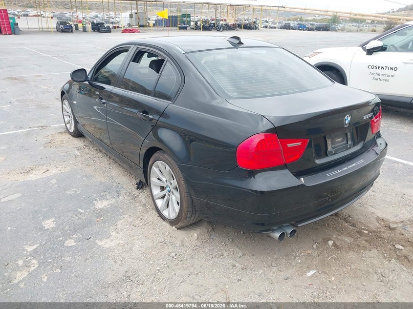 2011 BMW 3 series VIN WBAPH7C52BA801921 IAAI salvage auction — NORMAL WEAR, Clear (California), sold $425 on 2026-07-22 (photo 3)