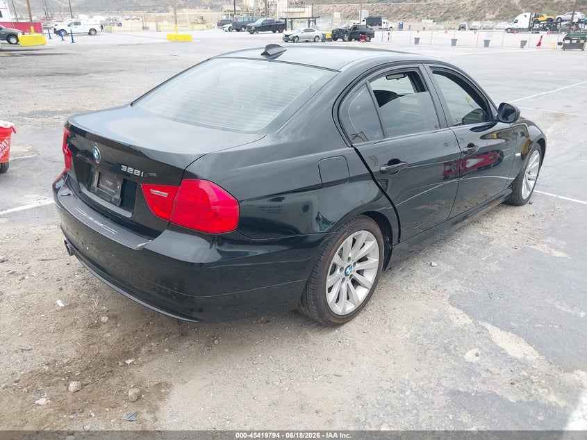 2011 BMW 3 series VIN WBAPH7C52BA801921 IAAI salvage auction — NORMAL WEAR, Clear (California), sold $425 on 2026-07-22 (photo 4)